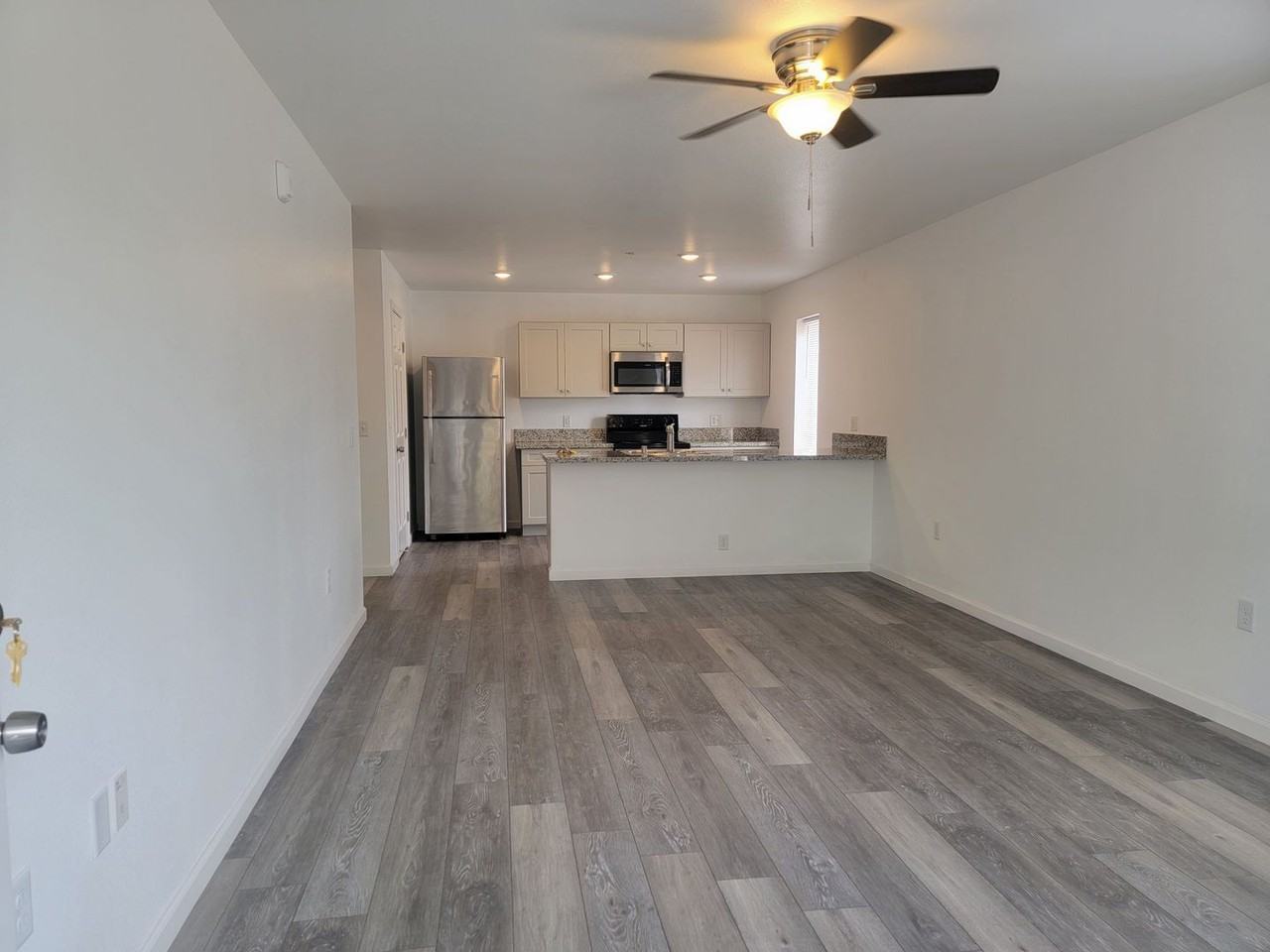 401 Linden St - Photo 2 of 12