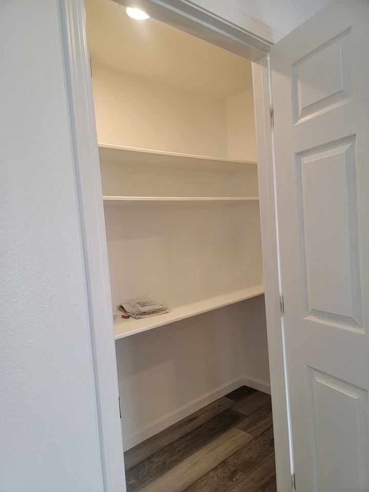 401 Linden St - Photo 4 of 12