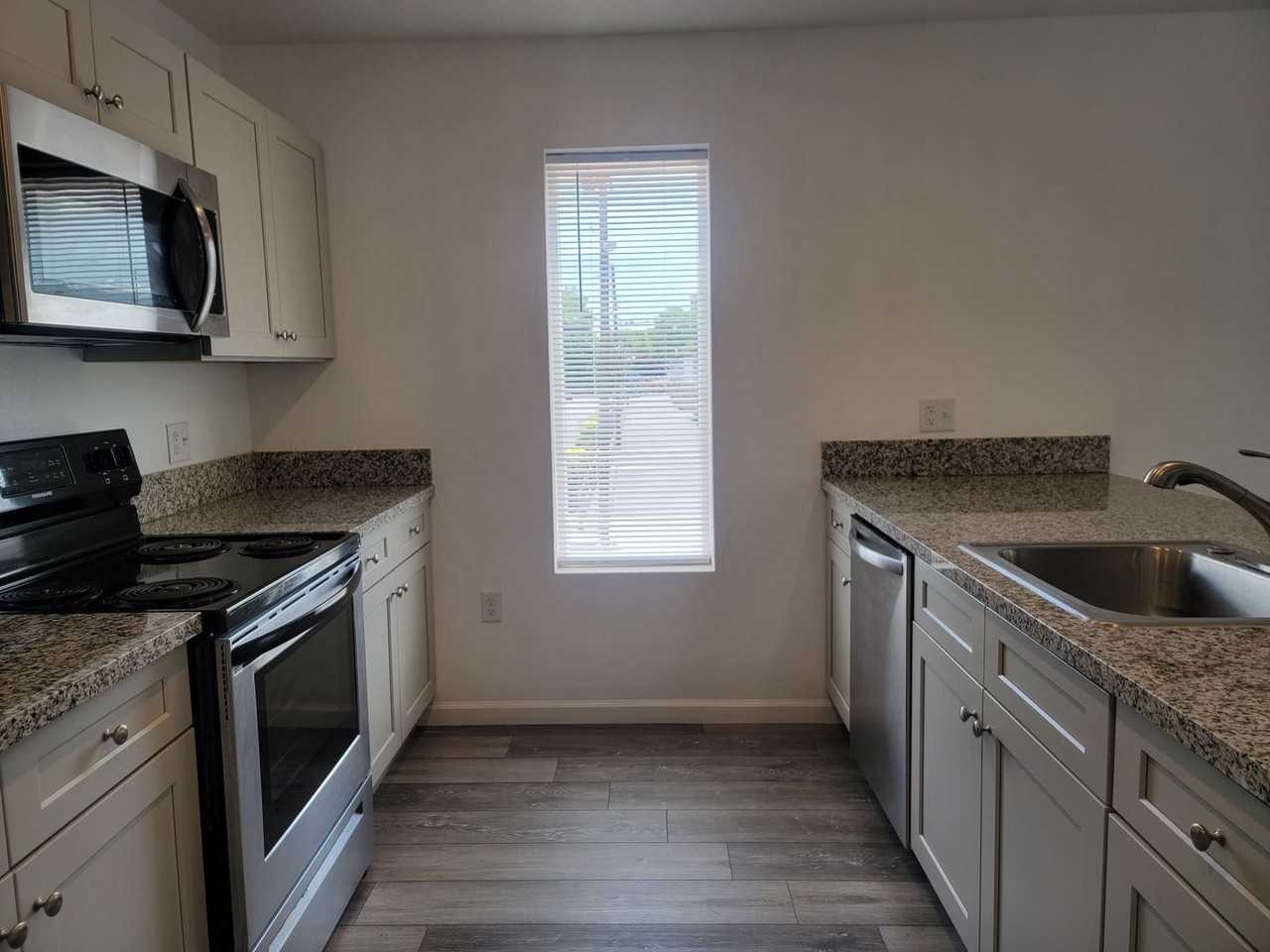 401 Linden St - Photo 5 of 12