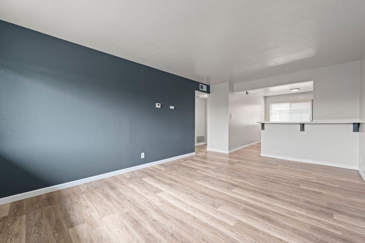 405 Grand Canyon Blvd - Photo 2 of 14