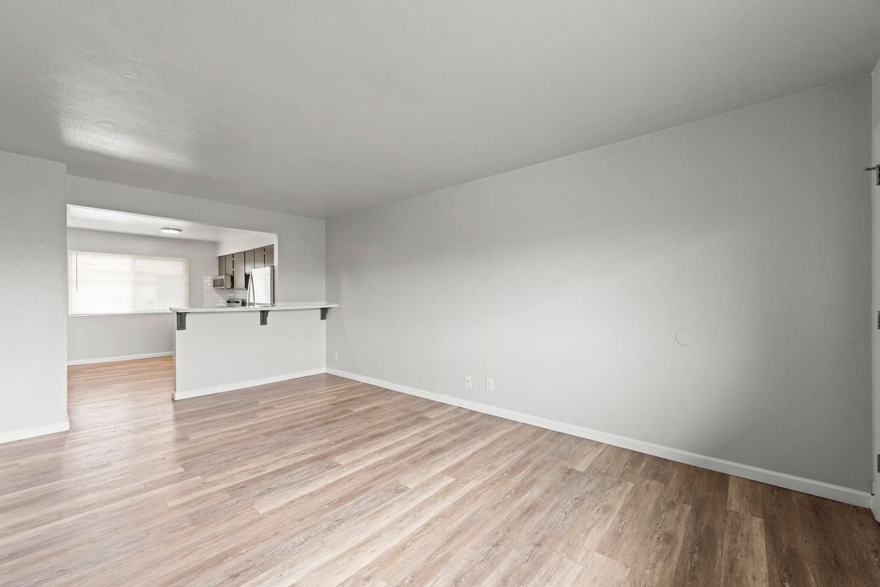 405 Grand Canyon Blvd - Photo 4 of 14