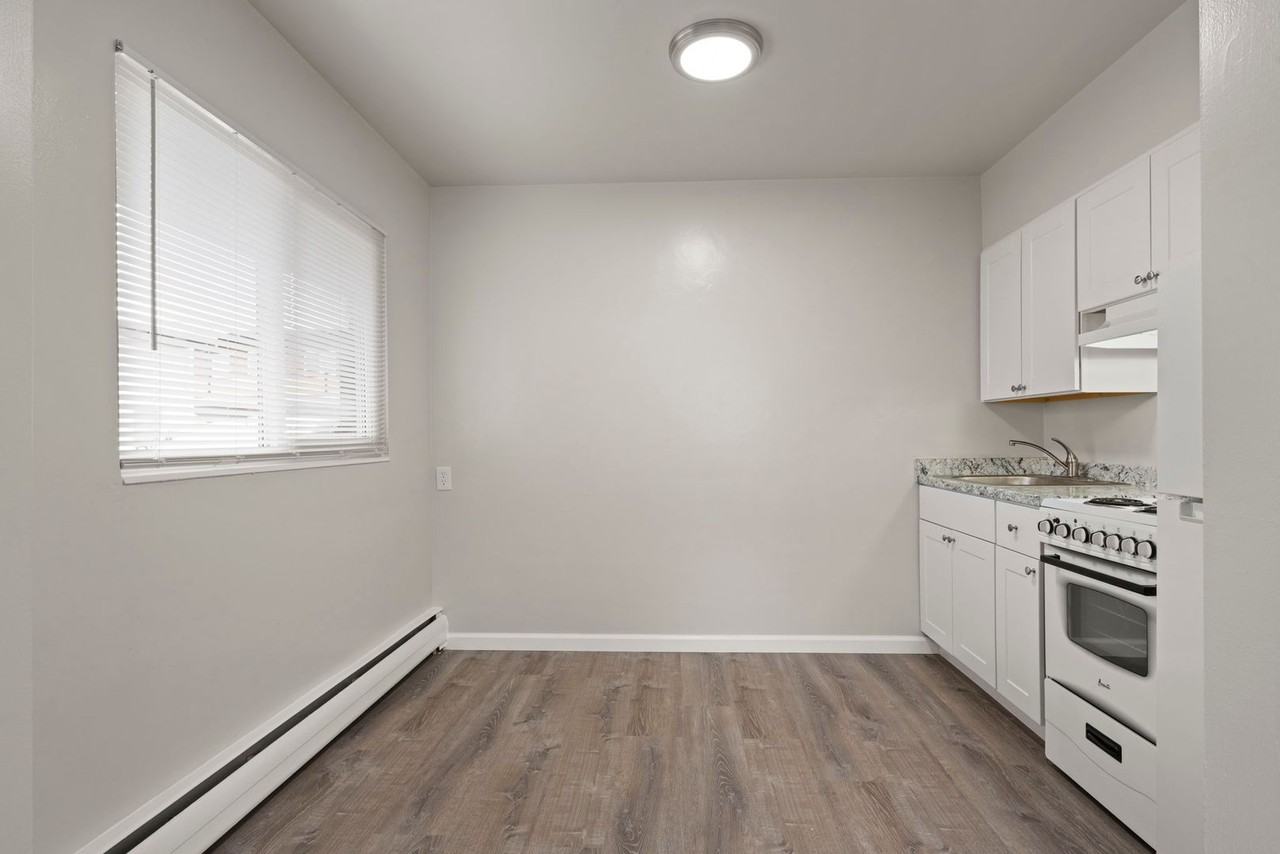 503 Mill St - Photo 3 of 15