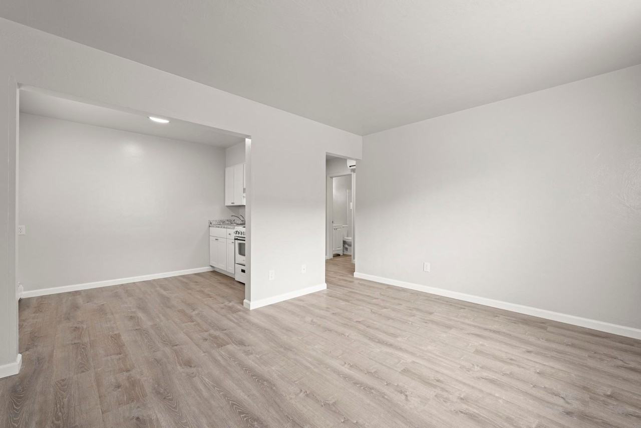 503 Mill St - Photo 5 of 15