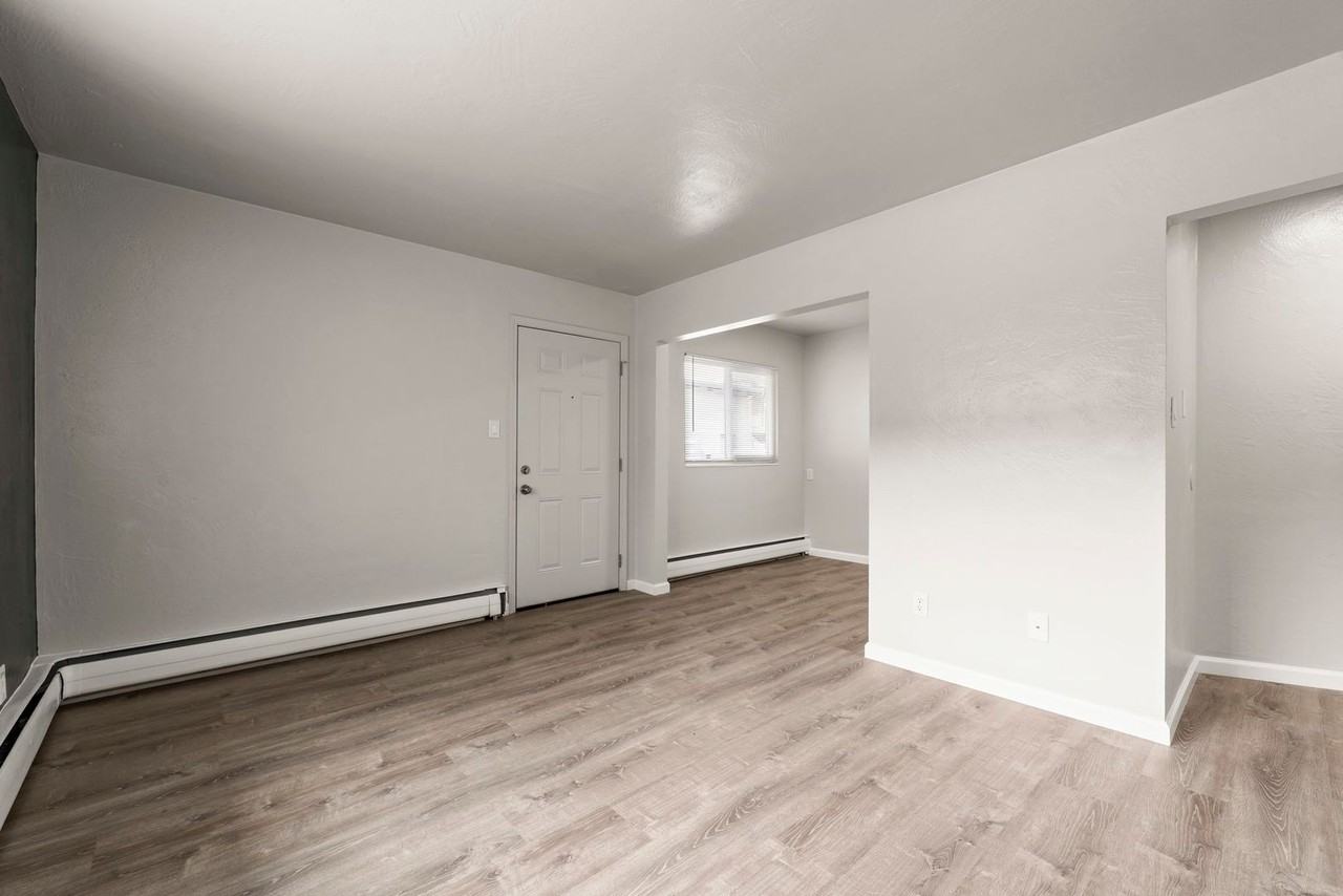 503 Mill St - Photo 6 of 15