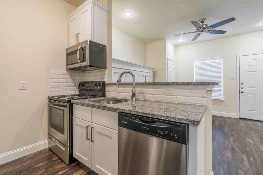 South Campus Studios - Photo 4 of 11