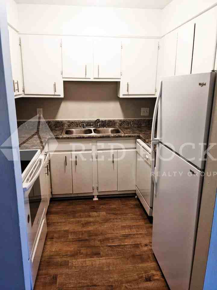 Rivergate Apartments - Photo 6 of 38