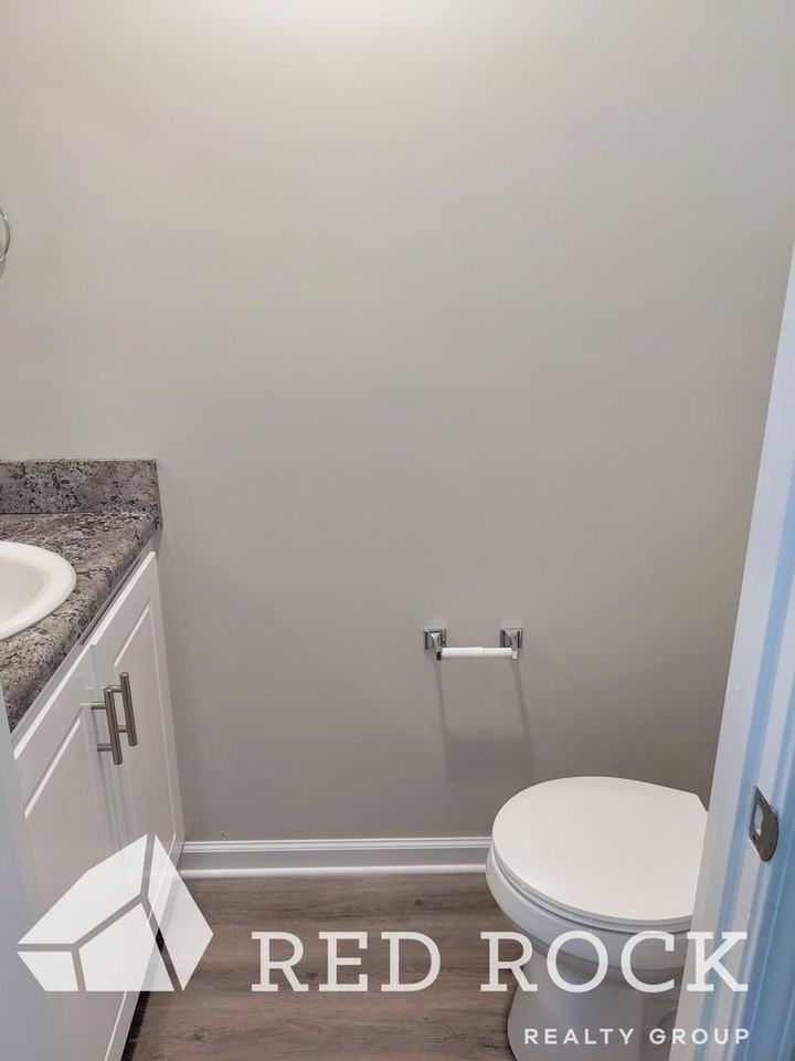 Chanticleer Apartments - Photo 4 of 34
