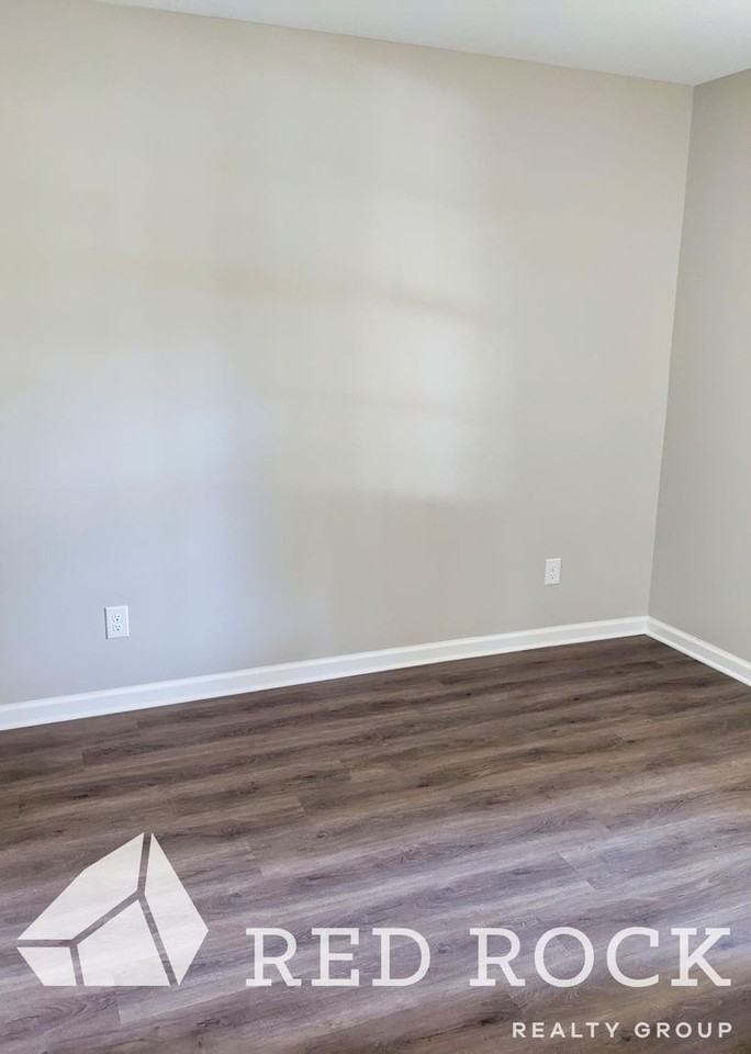Chanticleer Apartments - Photo 6 of 34