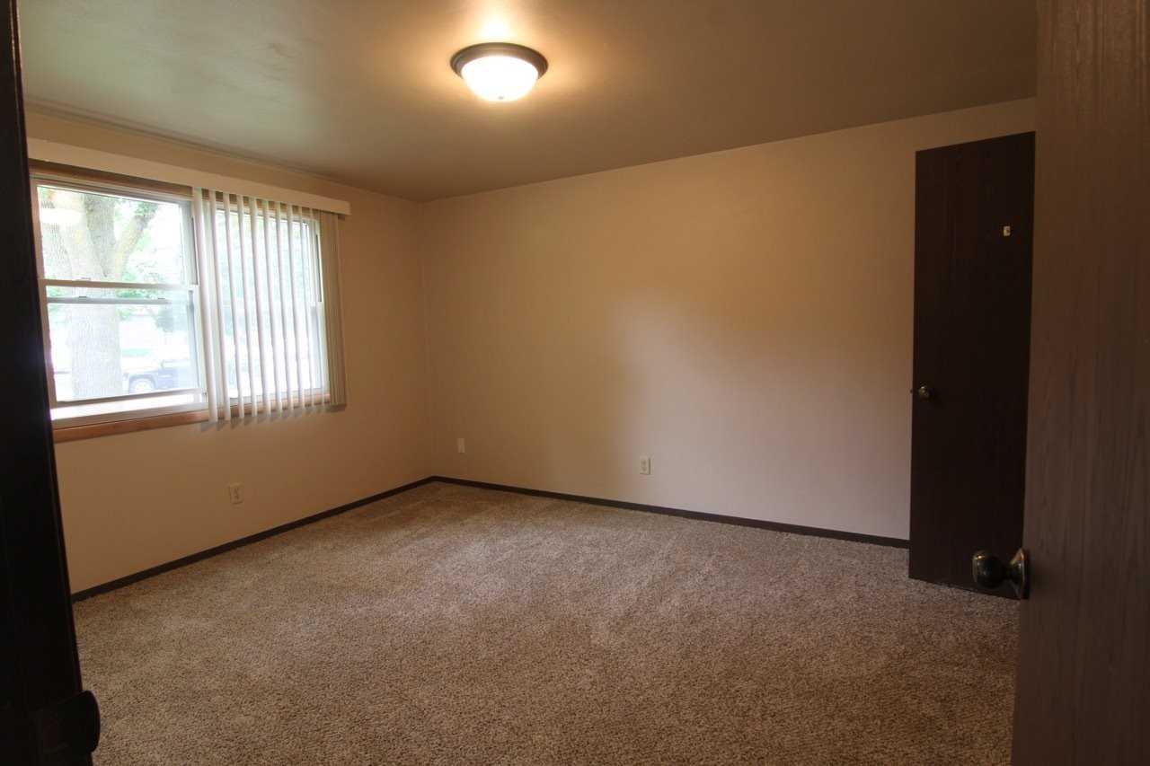 Oakview - Photo 5 of 6