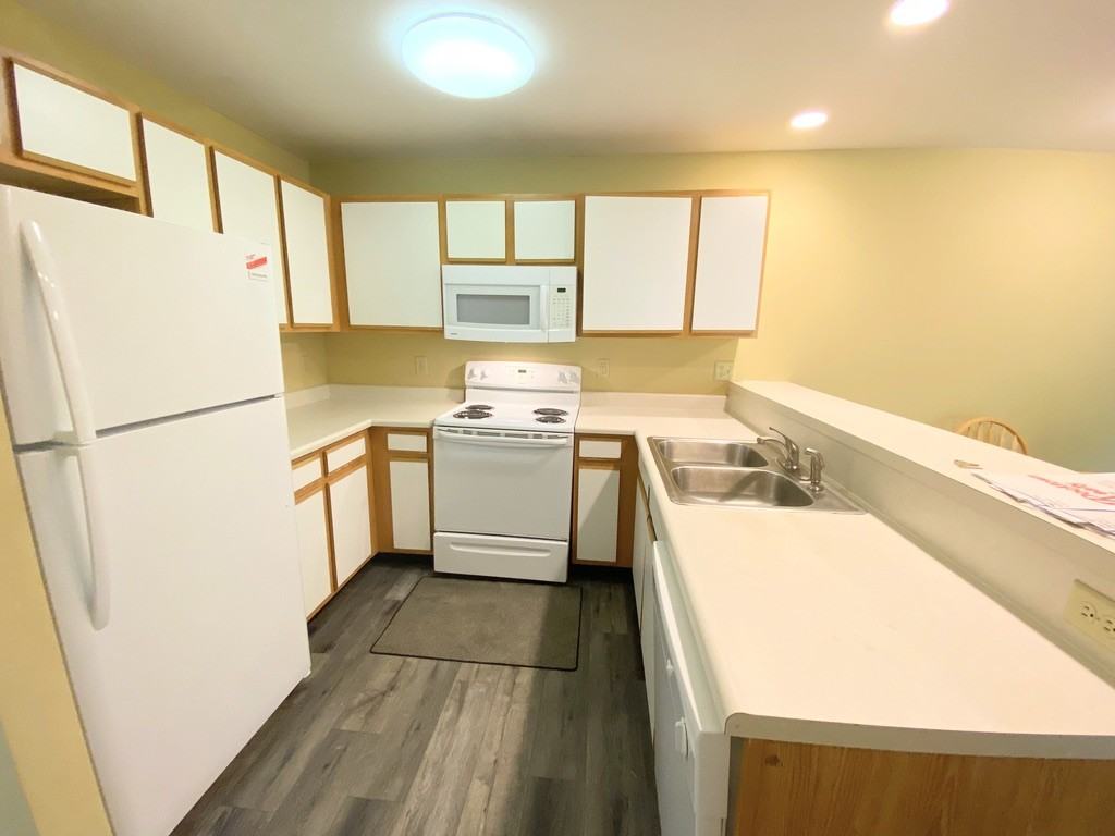 520 Davis Mills Dr #303 - Photo 3 of 33