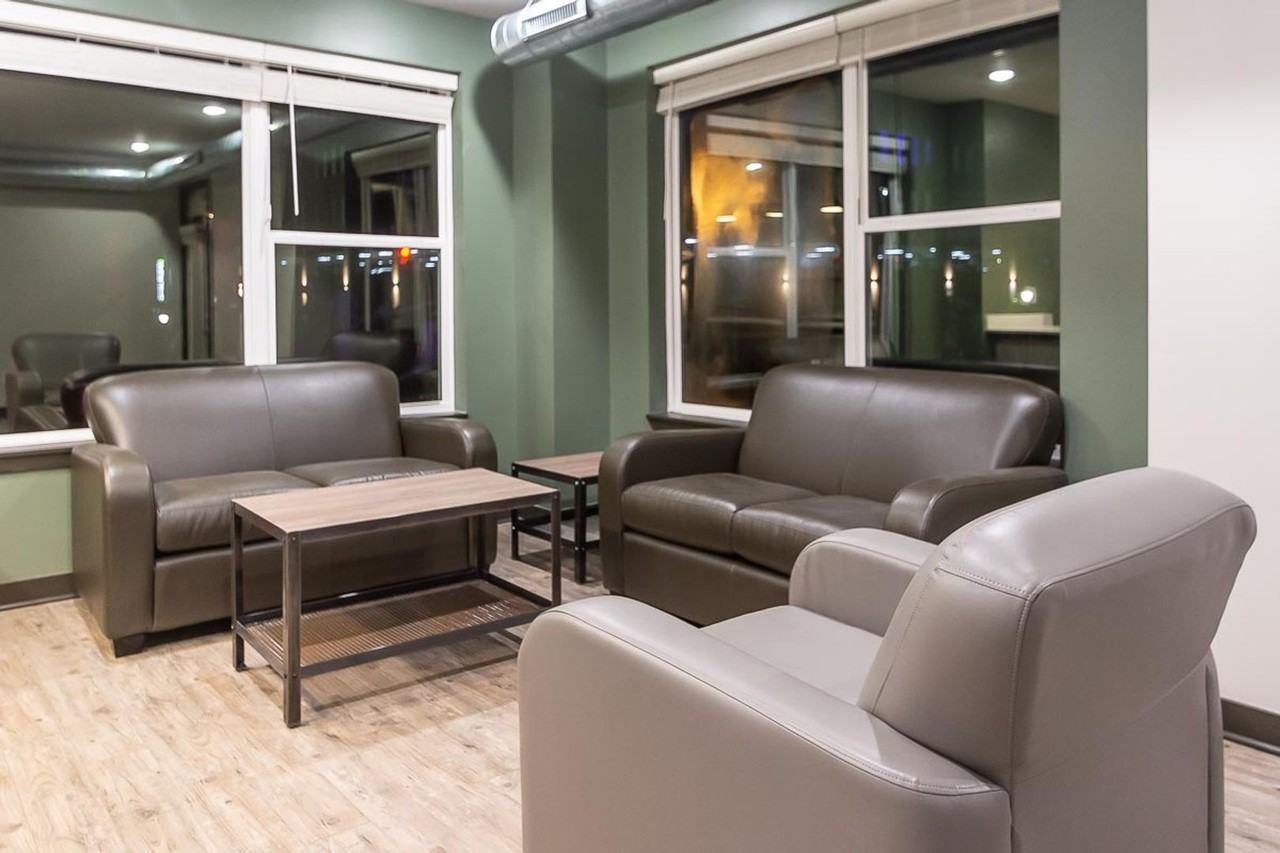 The Bentley - Photo 7 of 50