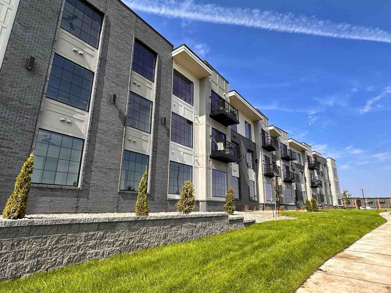 District Place - Photo 6 of 39