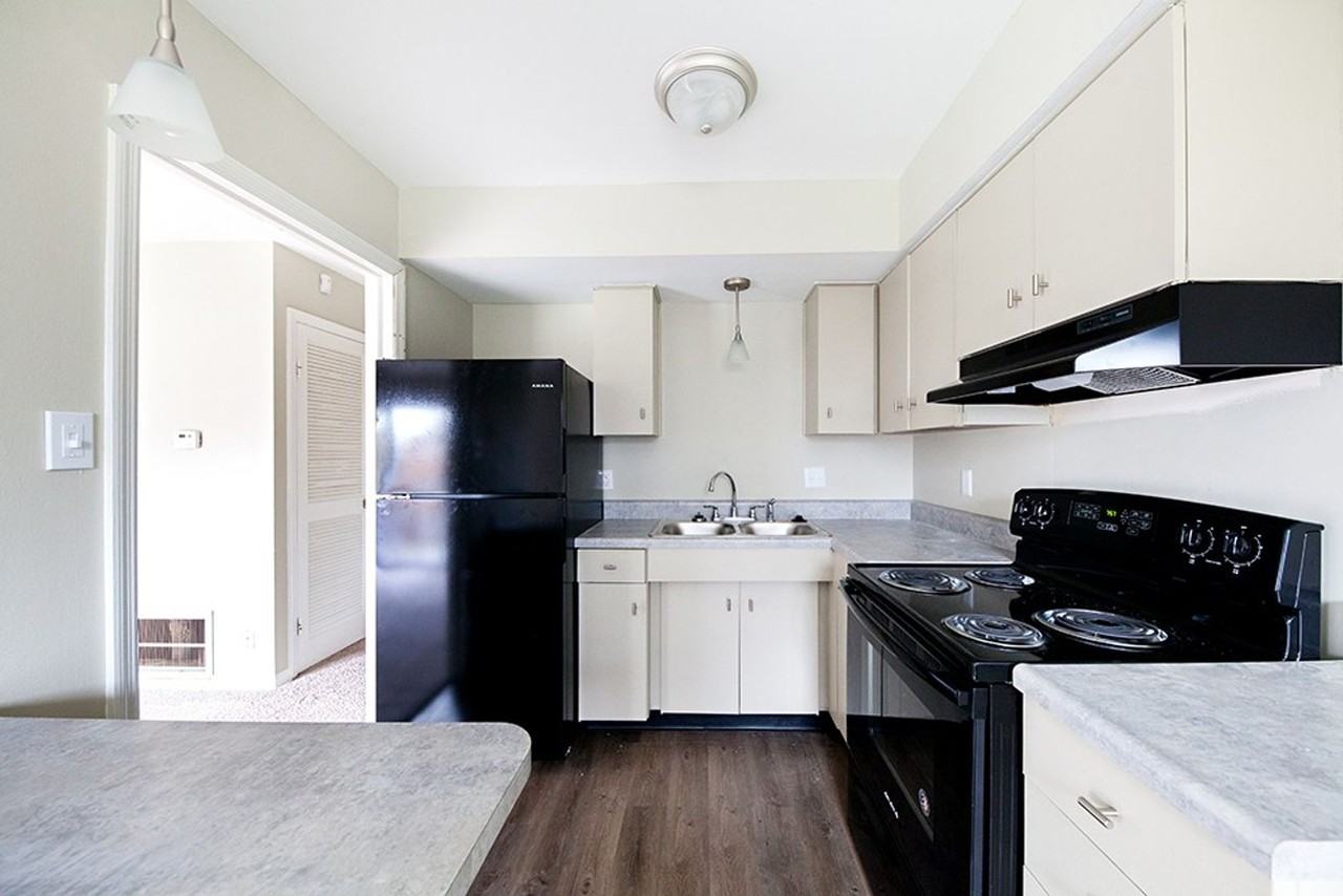 2505 Brewster Dr - Photo 2 of 8