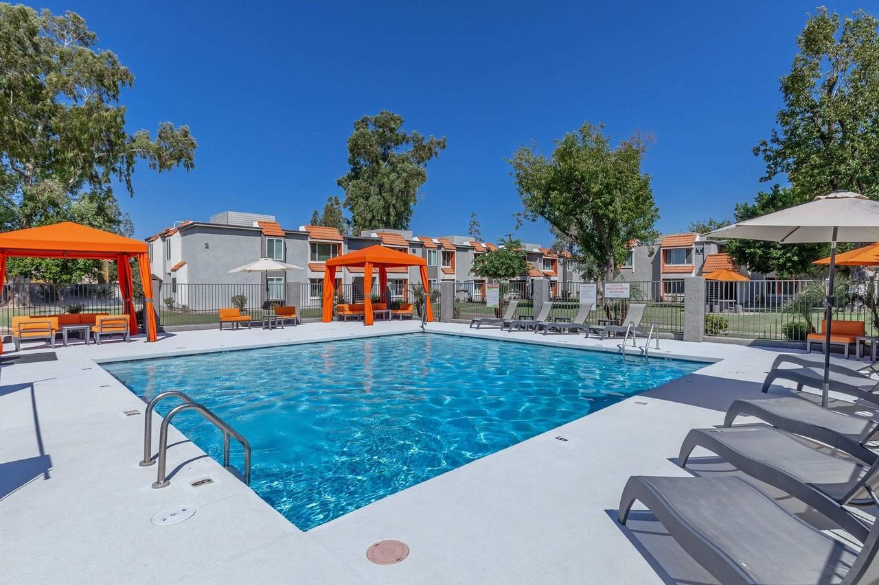 Twenty One 41 - Photo 5 of 50