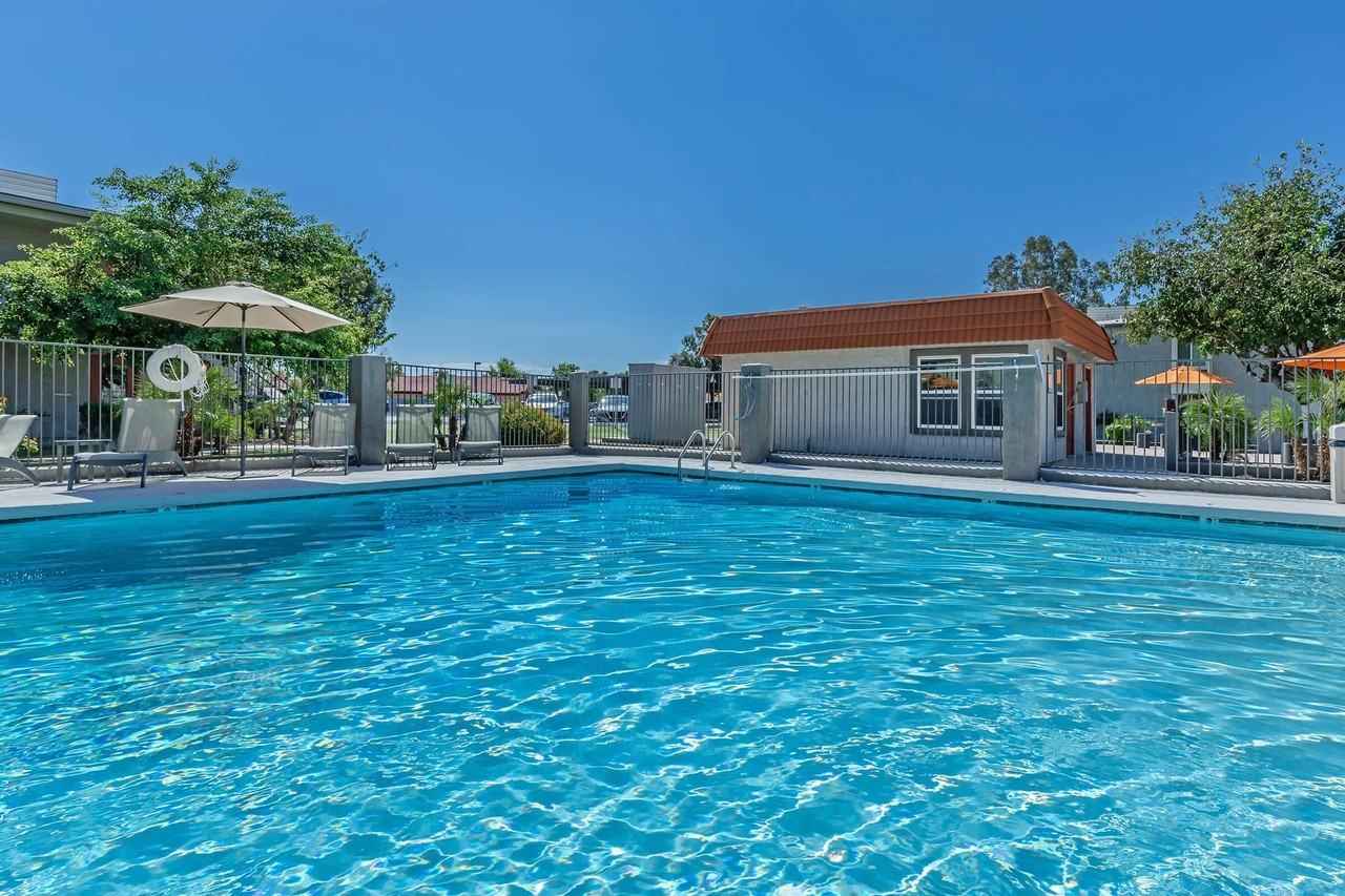 Twenty One 41 - Photo 6 of 50