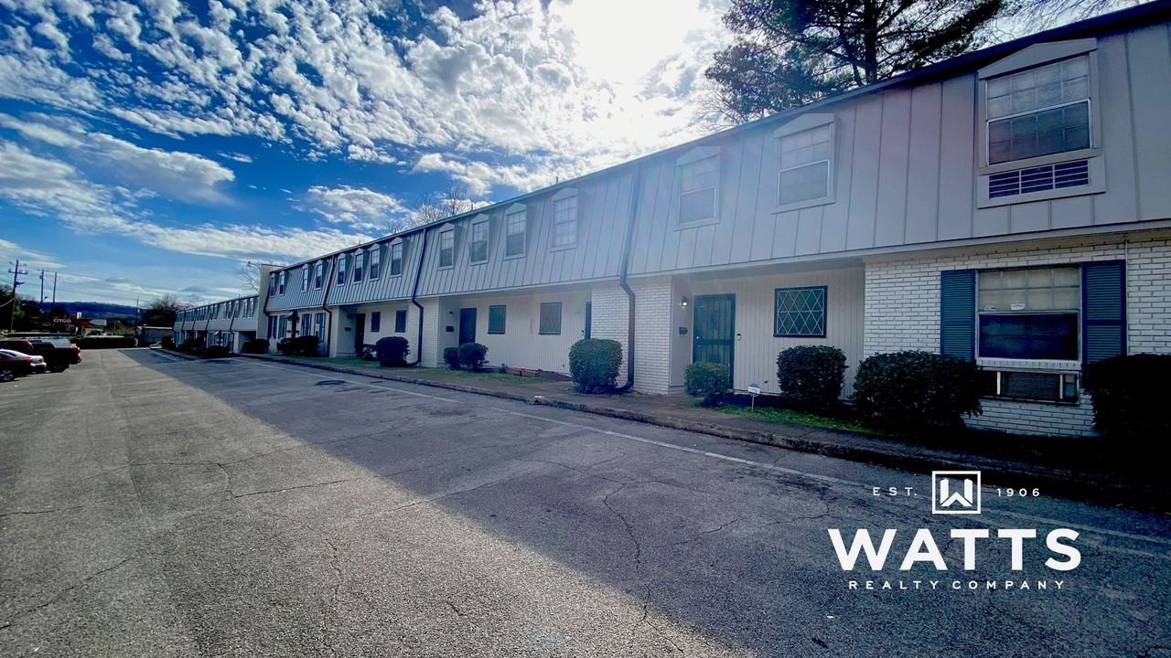 Medford Manor Apartments - Photo 2 of 3