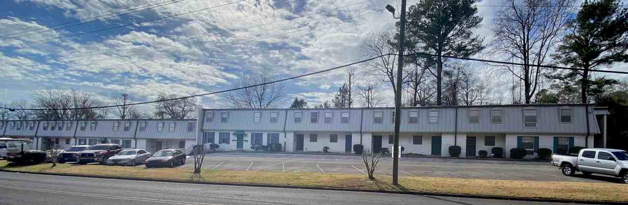 Medford Manor Apartments - Photo 3 of 3