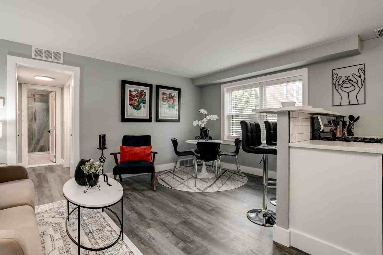 403 W 46th St - Photo 3 of 50