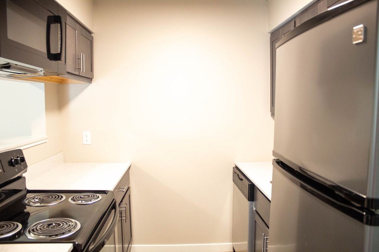 804 W Illinois - Photo 6 of 50