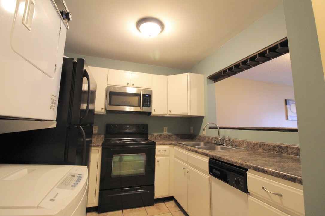 1390 Hunters Road - Photo 3 of 47