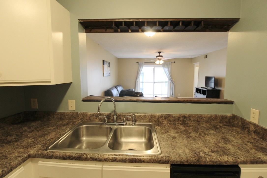 1390 Hunters Road - Photo 5 of 47