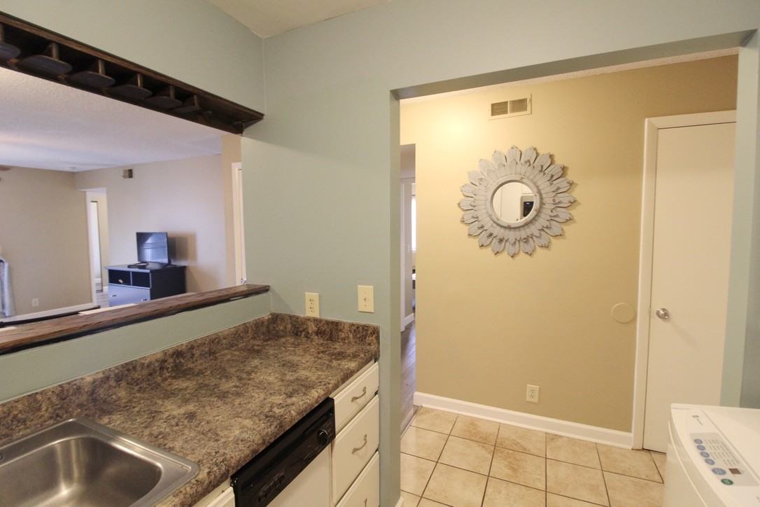 1390 Hunters Road - Photo 7 of 47