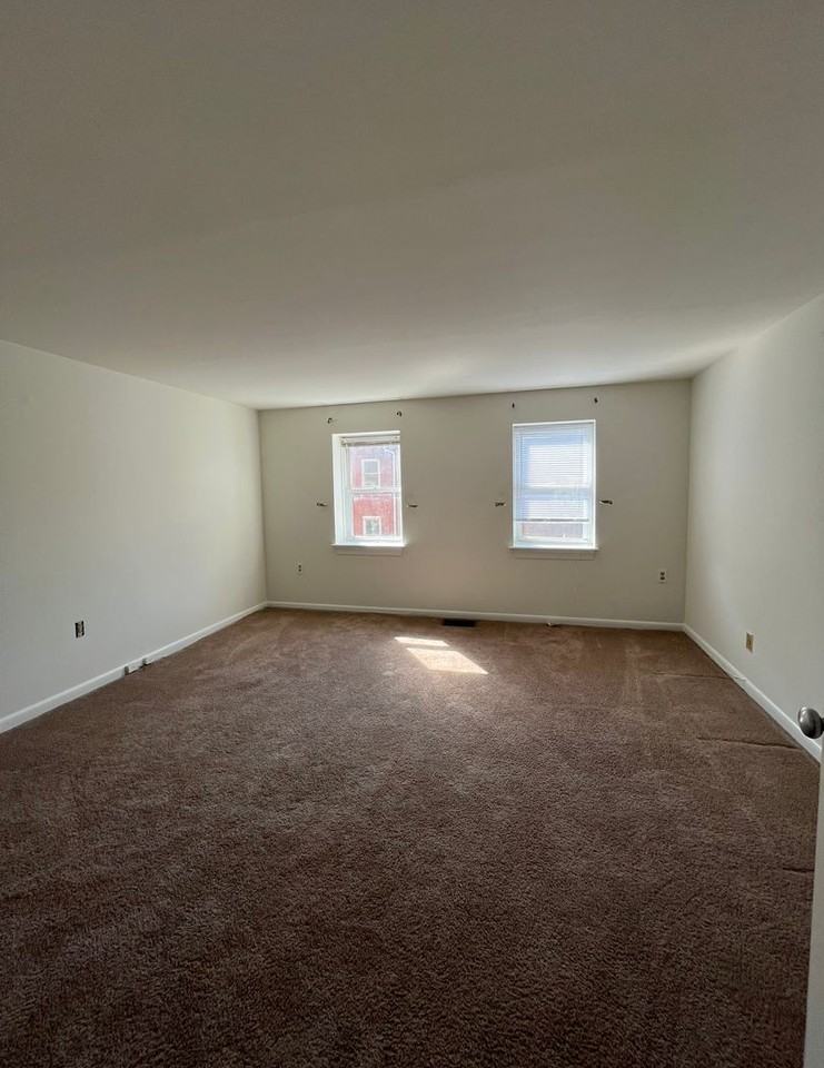 1207 Locust St - Photo 2 of 20