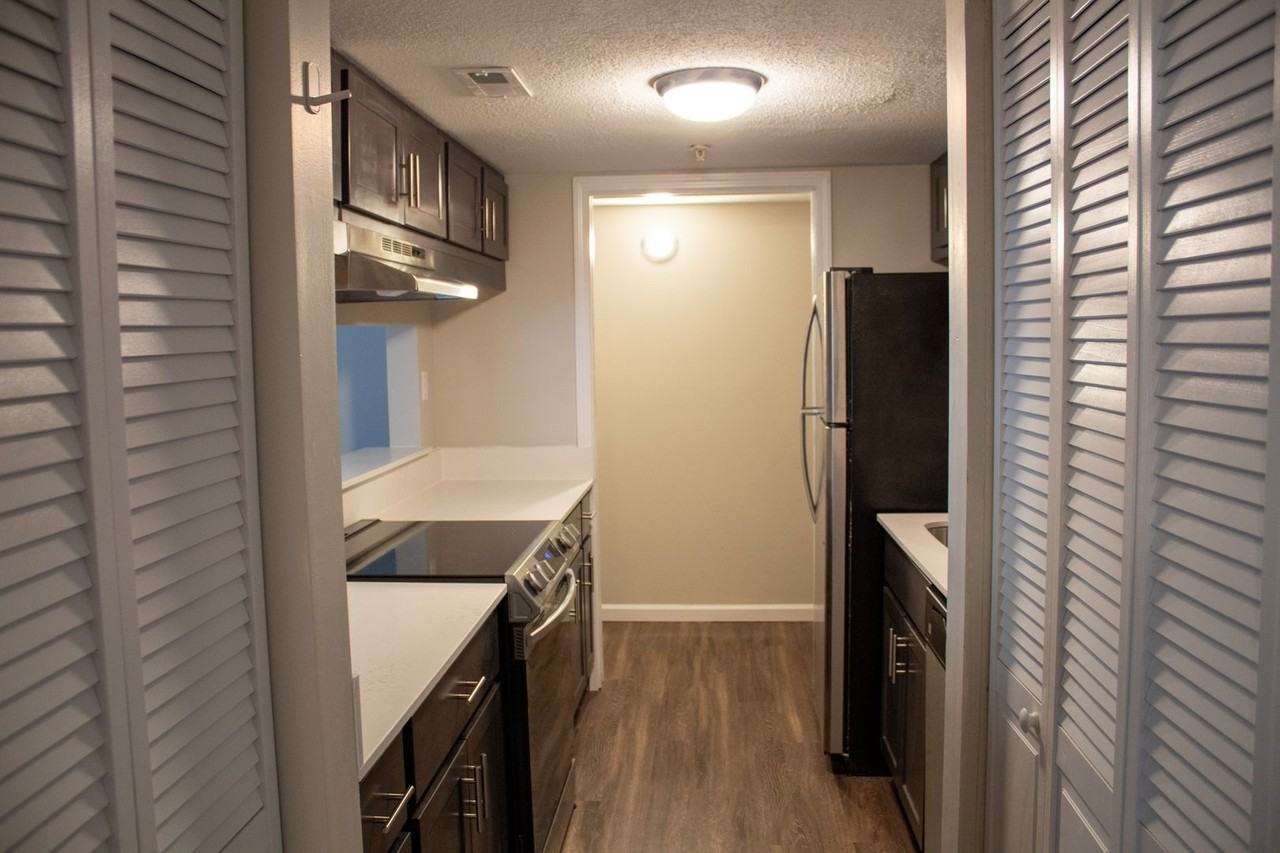 105 S Wright - Photo 7 of 44