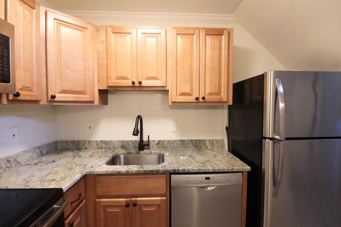 1422 Bradley Dr - Photo 7 of 38