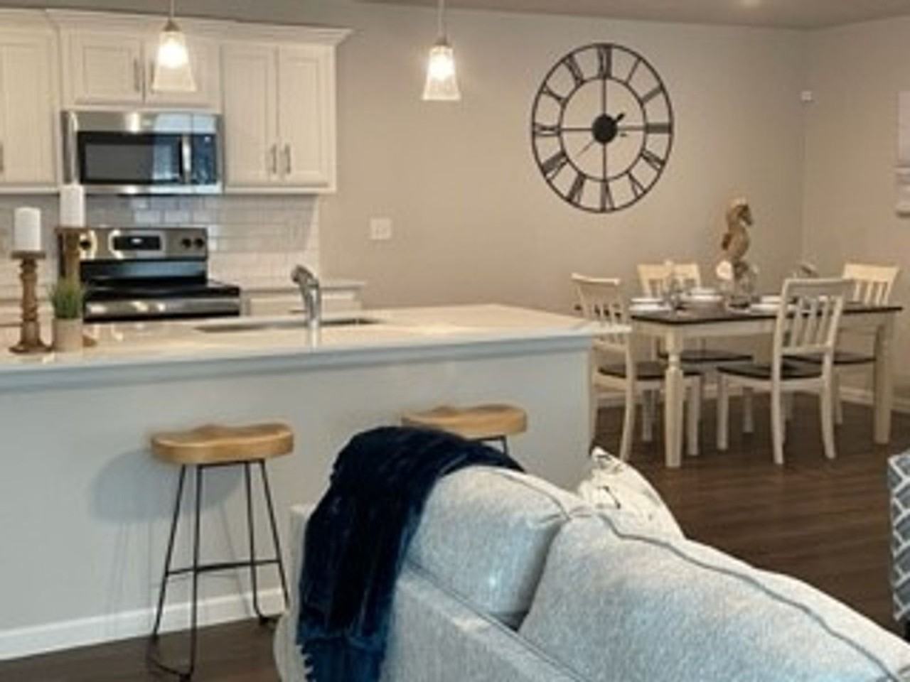 233 Spirit Dr - Photo 3 of 44