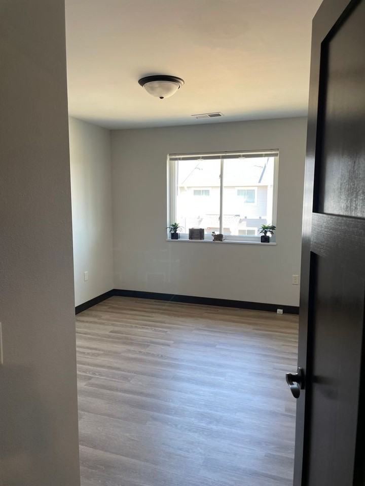 Settler's Ridge 216-218 - Photo 6 of 14