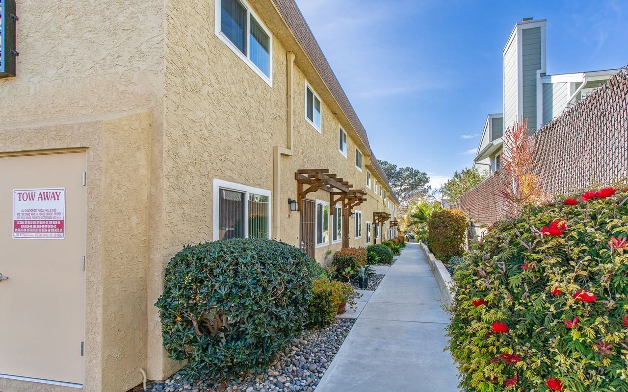 Breakwater Townhomes - Photo 4 of 7