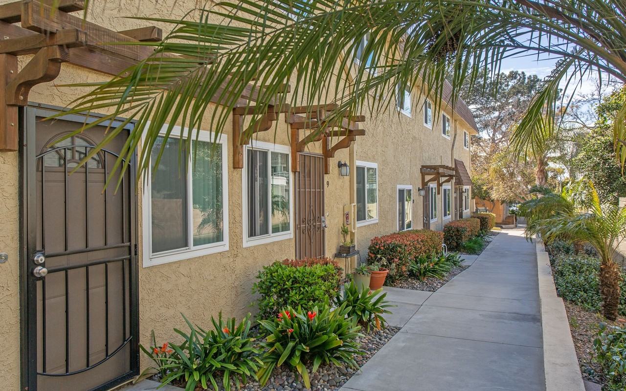 Breakwater Townhomes - Photo 5 of 7