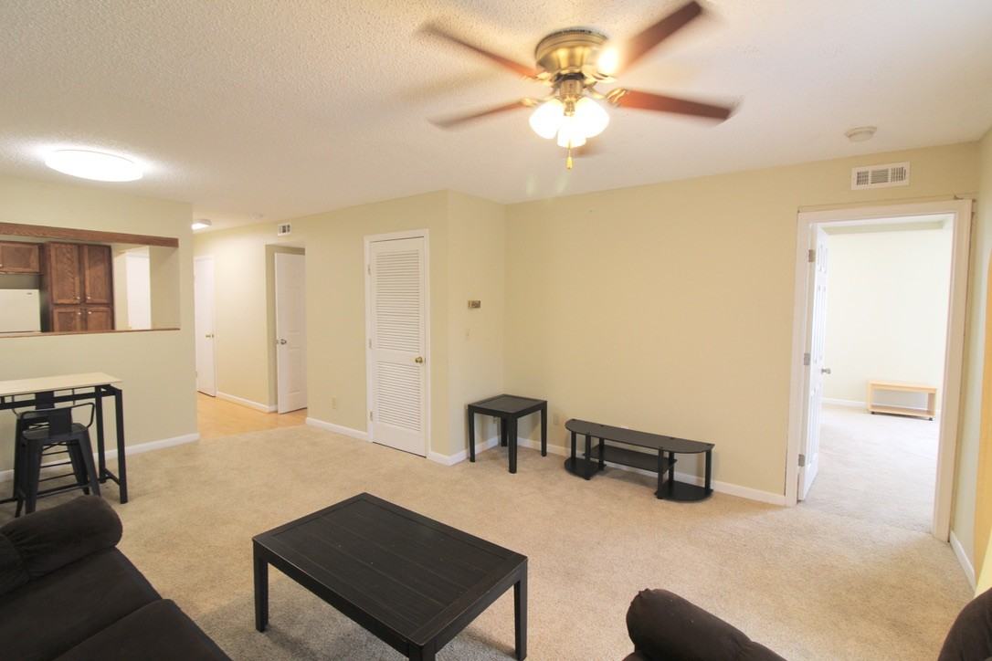 1360 Hunters Road - Photo 7 of 38