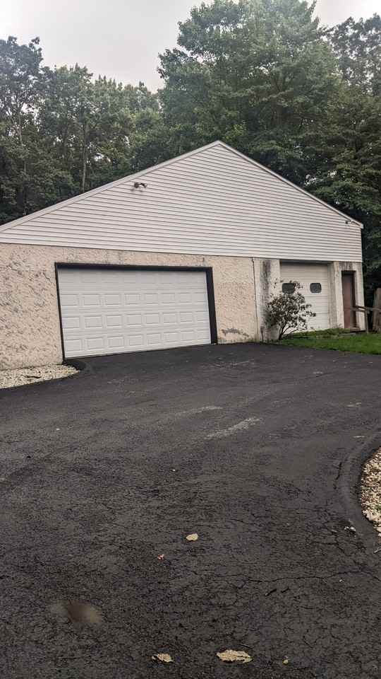 942 Welsh Rd - Photo 3 of 16