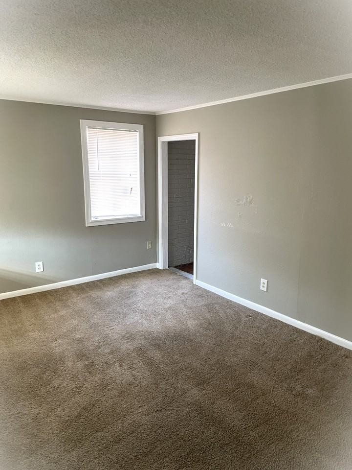 1810 S Barksdale St - Photo 3 of 8