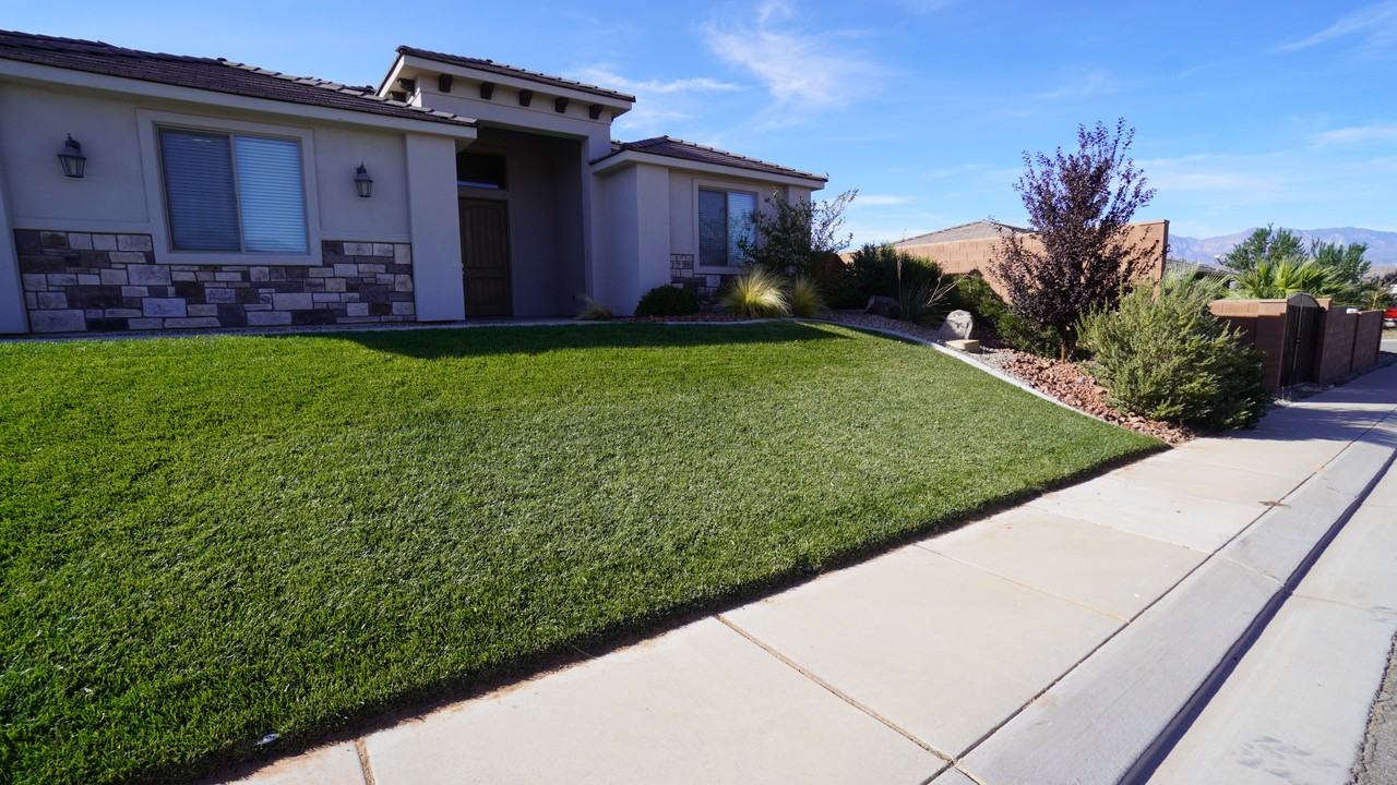 2712 Sw - Photo 2 of 50