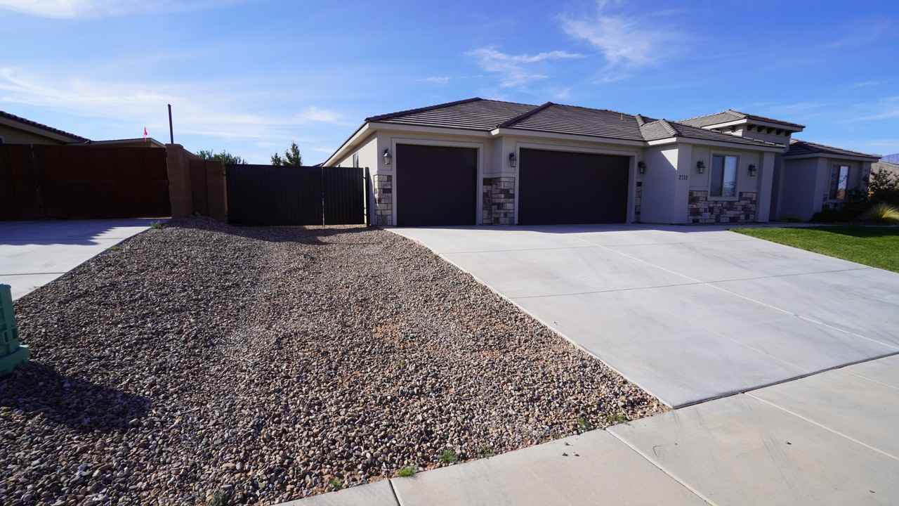 2712 Sw - Photo 3 of 50