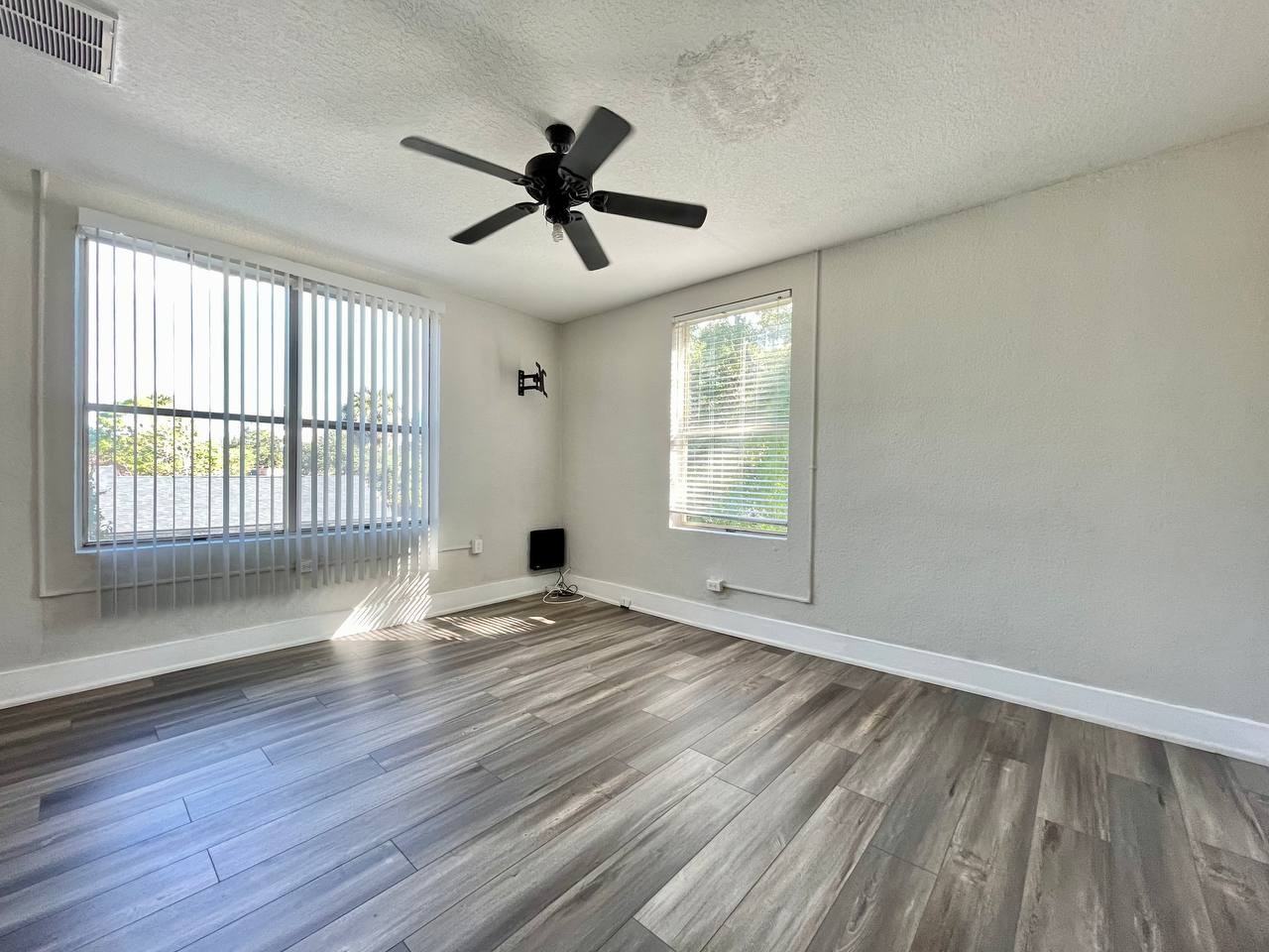 1006 W Arch St #6 - Photo 3 of 11