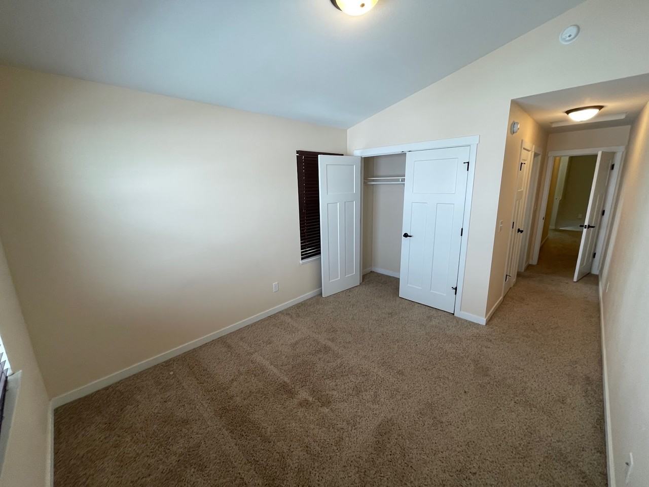 212 13th St Ne - Photo 3 of 8