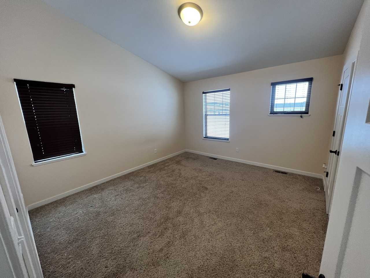 212 13th St Ne - Photo 5 of 8