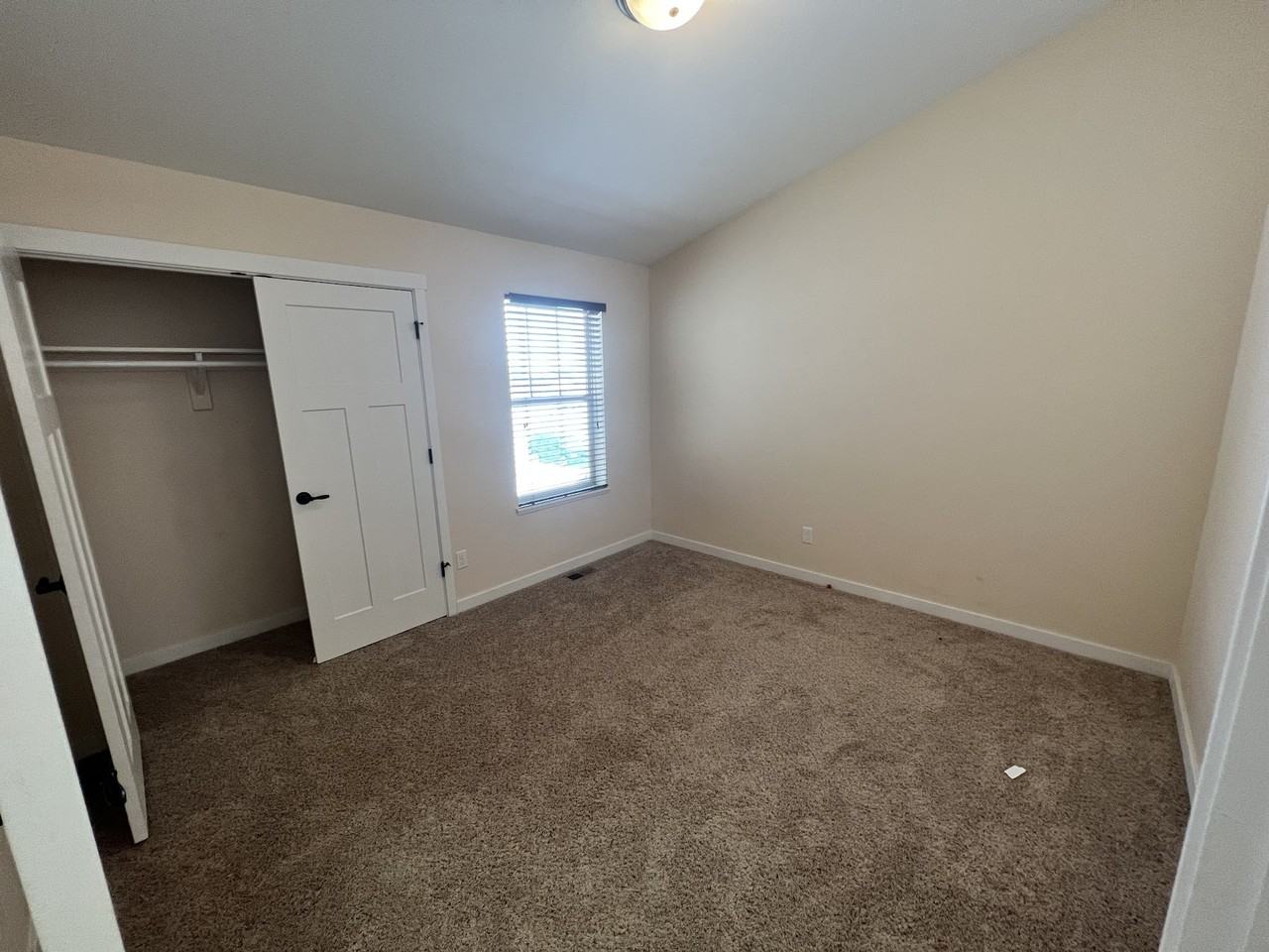 212 13th St Ne - Photo 6 of 8