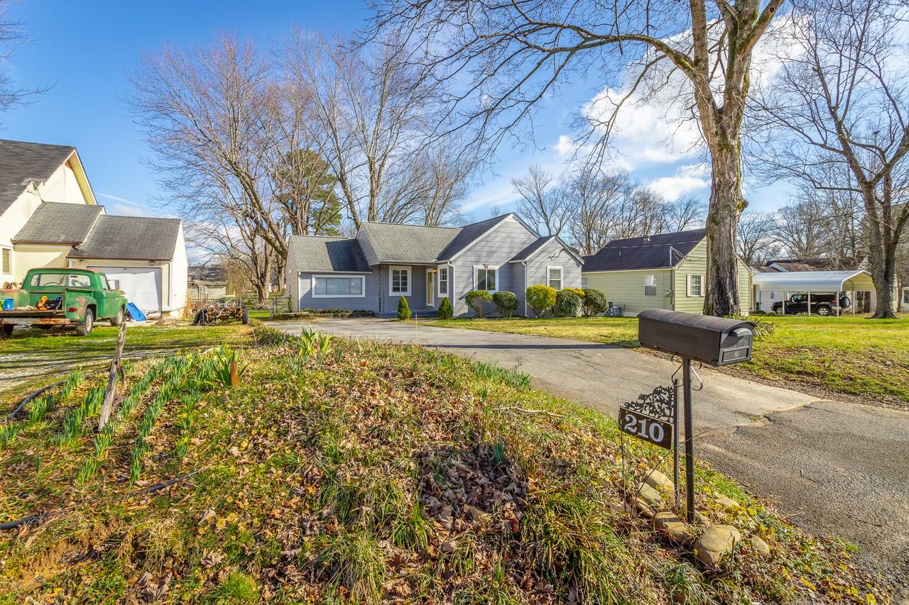 210 Chickamauga Rd - Photo 5 of 35