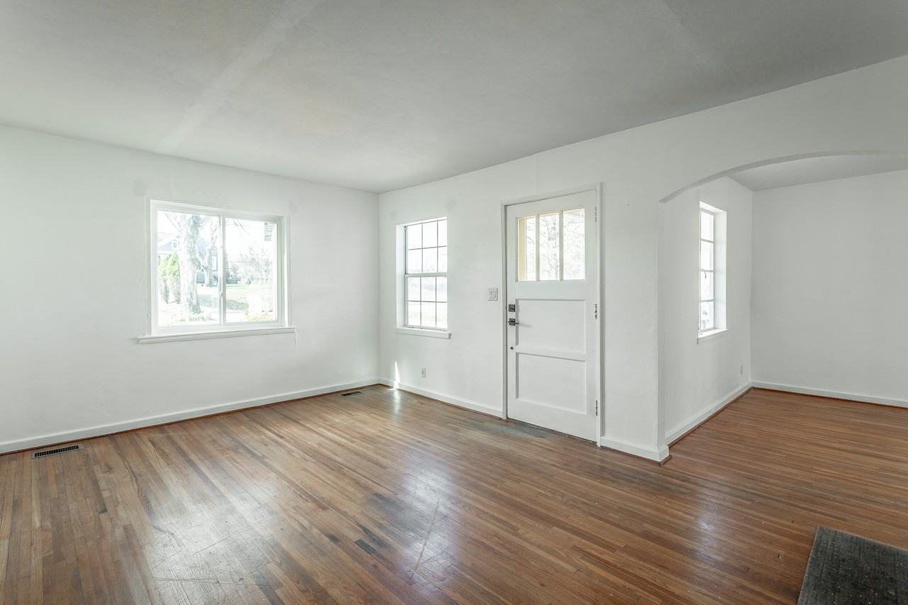 210 Chickamauga Rd - Photo 7 of 35