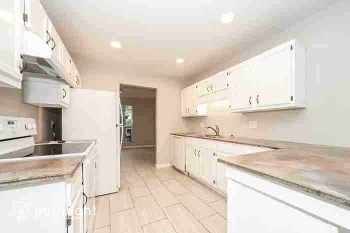 1151 Romaine Cir W - Photo 2 of 19