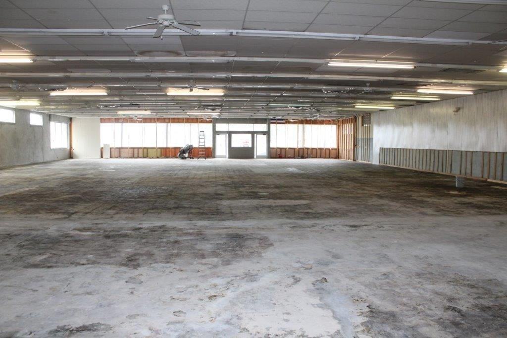 5642 W Main St - Photo 2 of 3