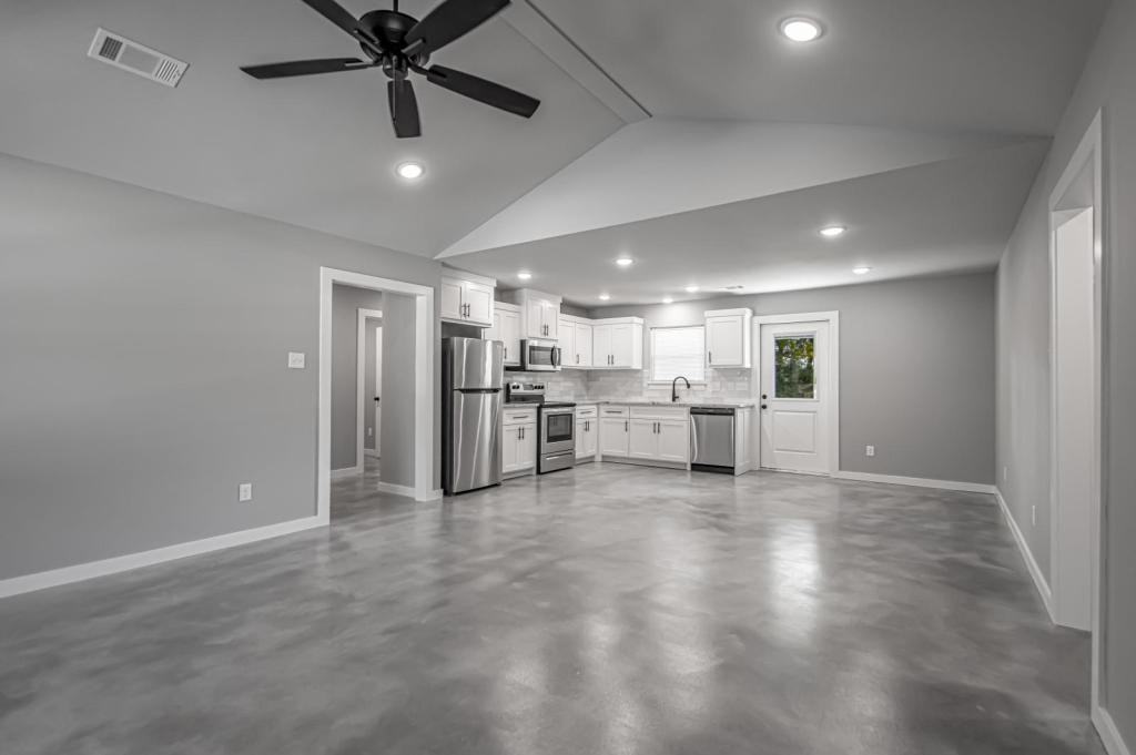 202 Greenwood Ave - Photo 4 of 33