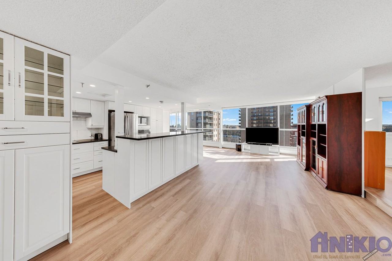 Executive 20th Floor 2 Bedroom + Den in Downtown High Rise - Photo 2 of 28