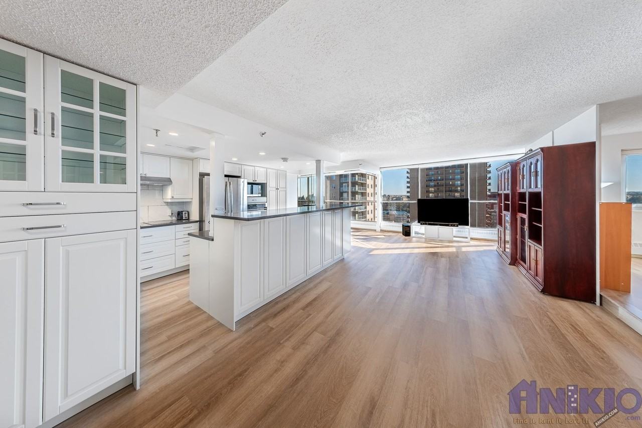 Executive 20th Floor 2 Bedroom + Den in Downtown High Rise - Photo 3 of 28