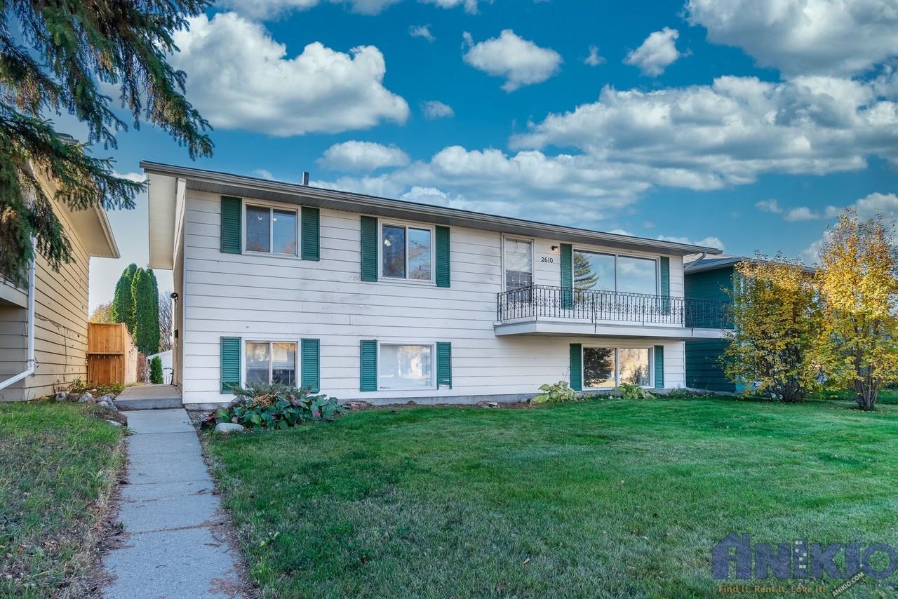 Pet Friendly 3 Bedroom Main Floor in Brevoort Park Apartments 2610 A